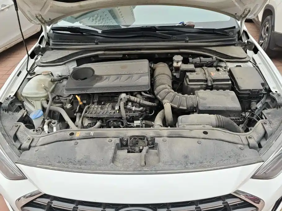 Hyundai Elantra — миниатюра 10