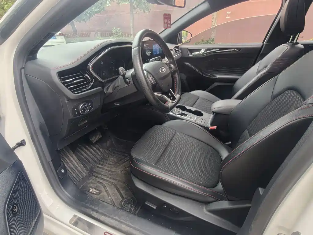 Ford Focus — миниатюра 8