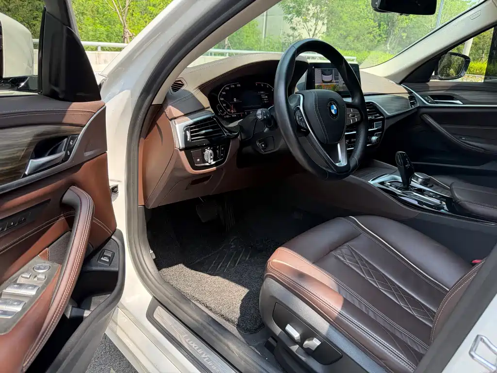 BMW 5 Series — миниатюра 7