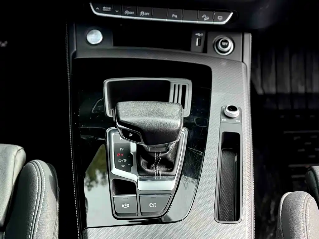 Audi Q5L 2022 — фото 11