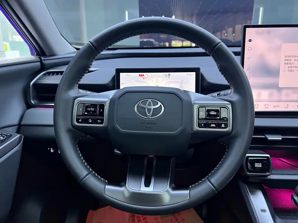 Toyota RAV4 — миниатюра 10