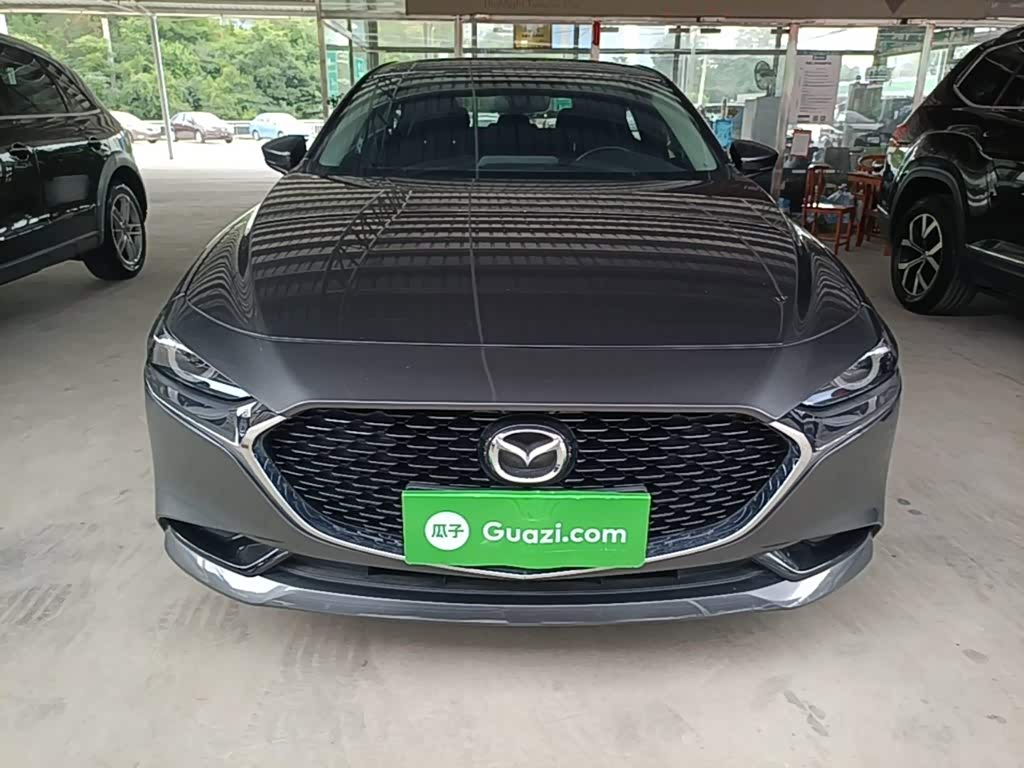 Mazda Mazda3 Axela 2.0 л 2024 г. Серебристо-серый, пробег 25099 км