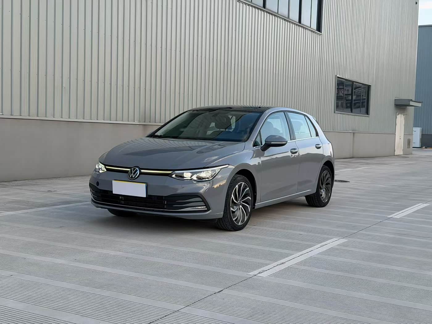 Volkswagen Golf 1.4 л 2021 г. Серебристо-серый, пробег 50000 км
