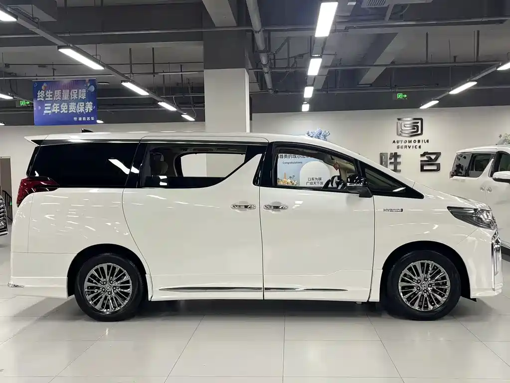 Toyota Alphard — миниатюра 4