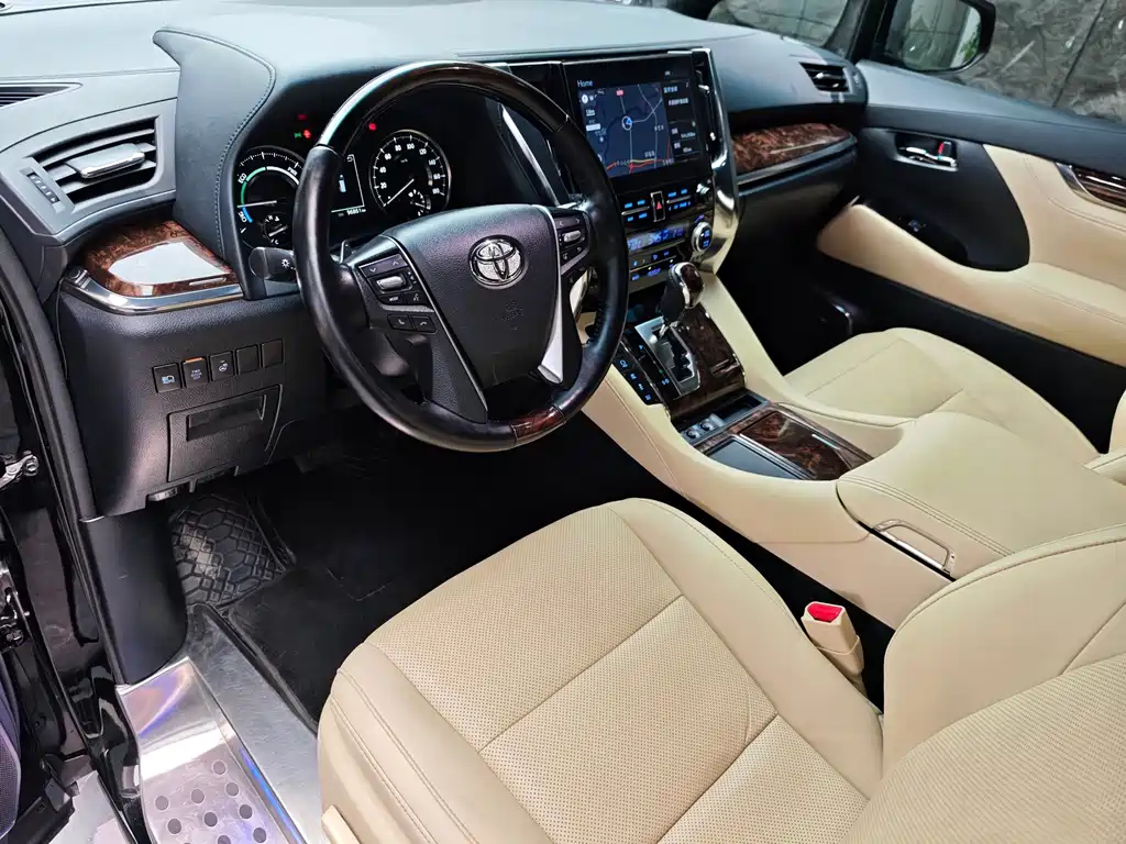 Toyota Alphard — миниатюра 4