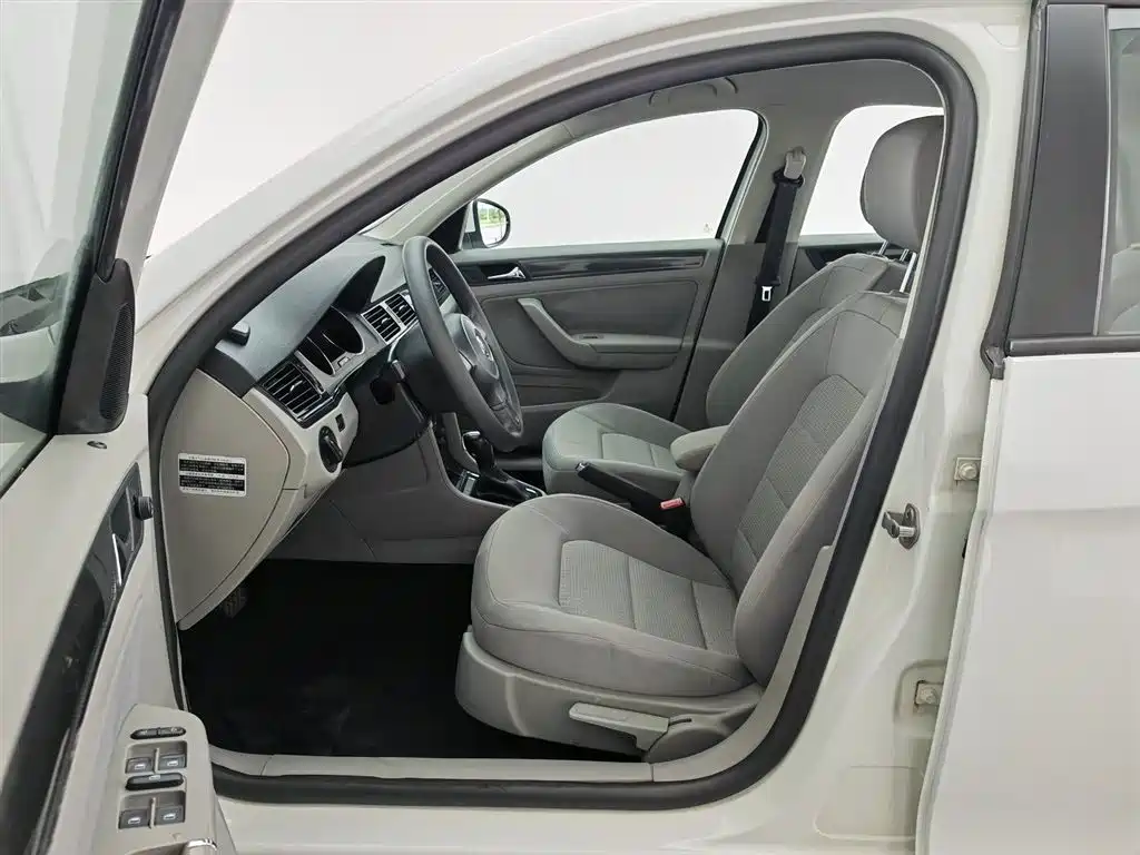 Volkswagen Bora 2013 1.6L AT Fashion
