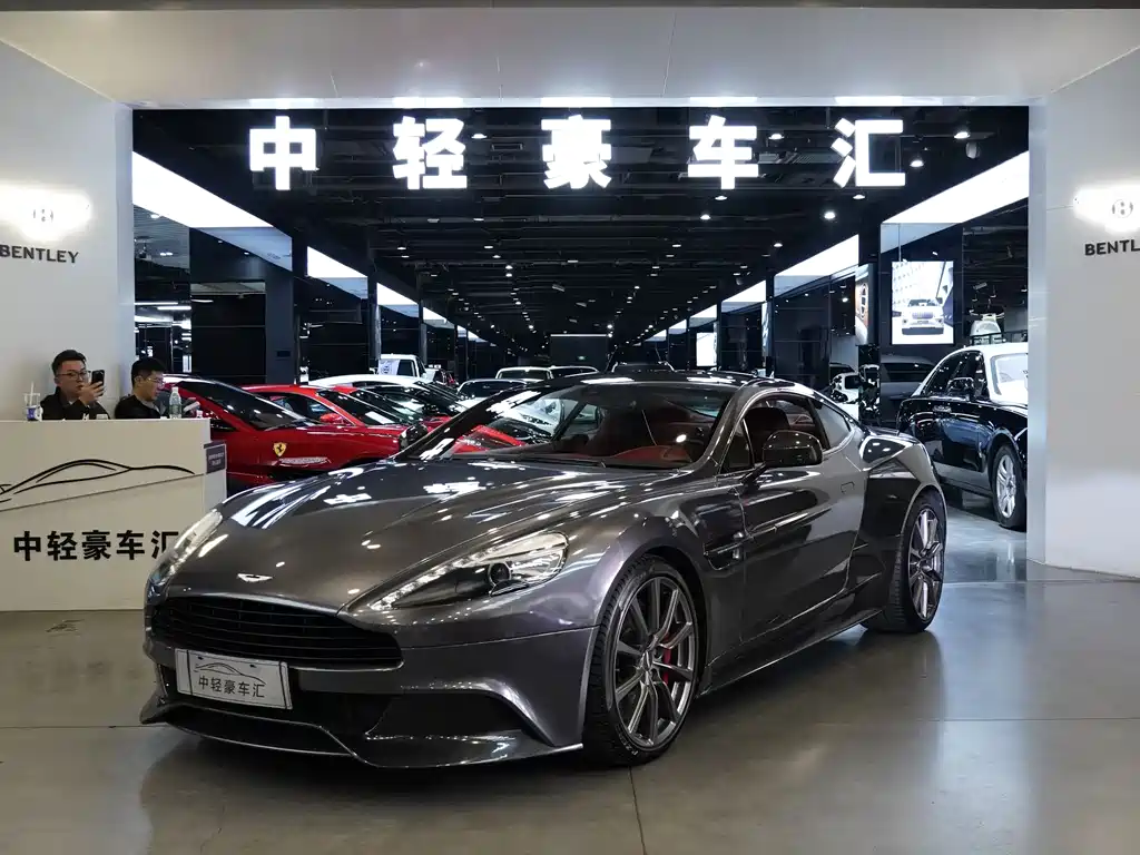 Aston Martin Vanquish 2013