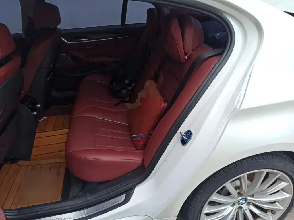 BMW 5 Series — миниатюра 15