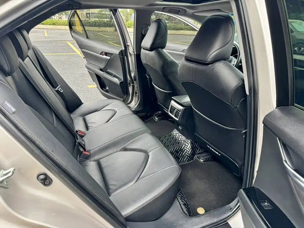 Toyota Camry — миниатюра 21