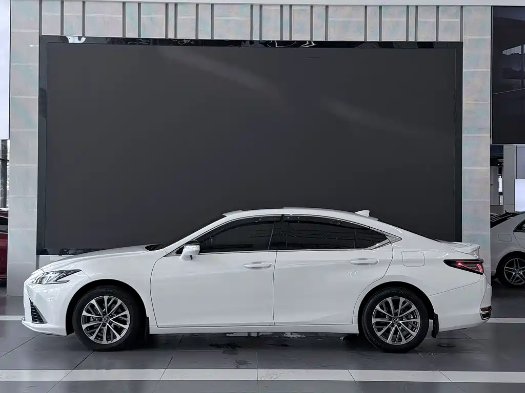 Lexus ES — миниатюра 3