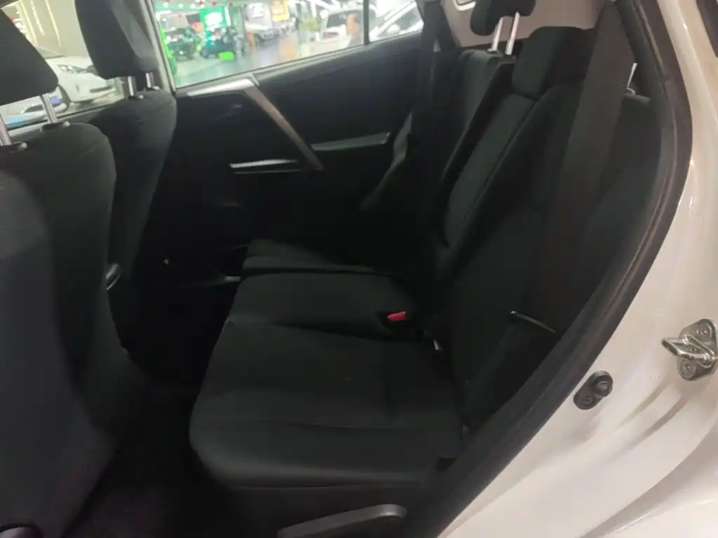 Toyota RAV4 — миниатюра 17