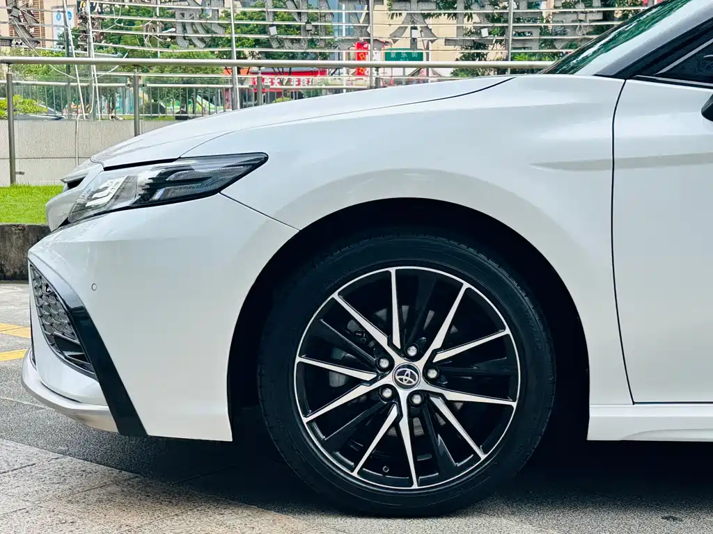 Toyota Camry — миниатюра 8