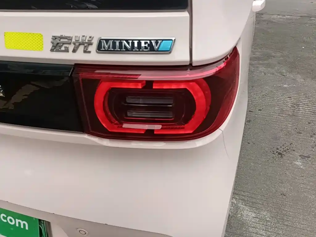 Wuling MINIEV — миниатюра 8