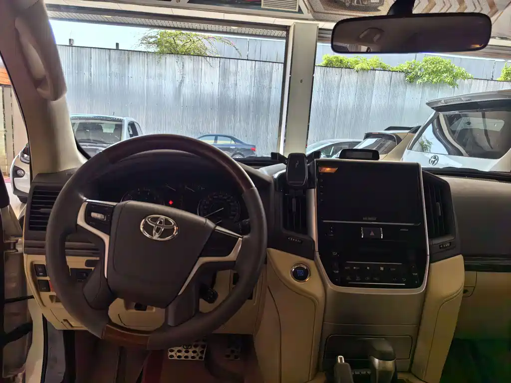 Toyota Land Cruiser — миниатюра 8