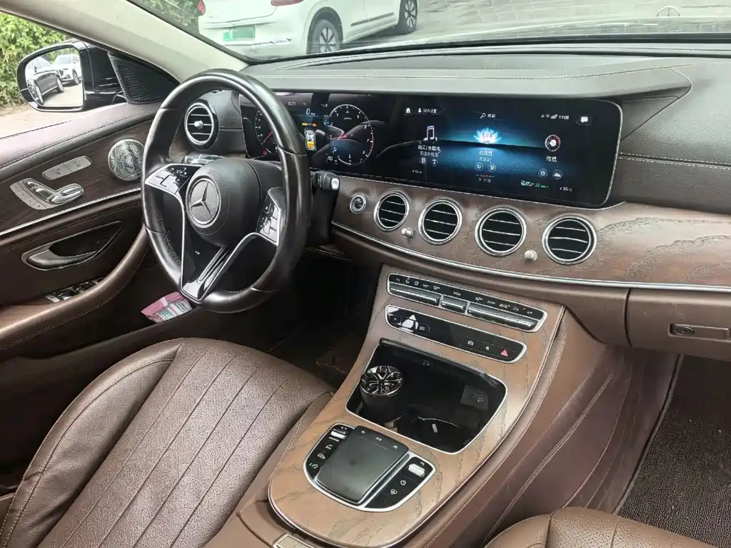 Mercedes-Benz E-Class — миниатюра 8