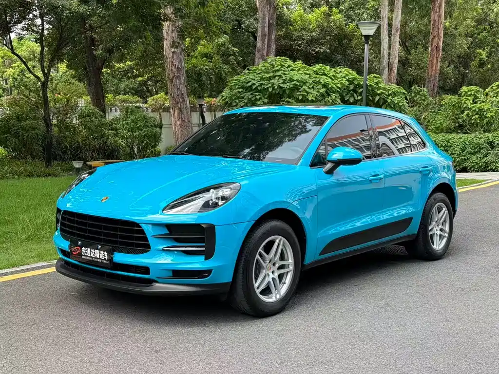 PORSCHE MACAN