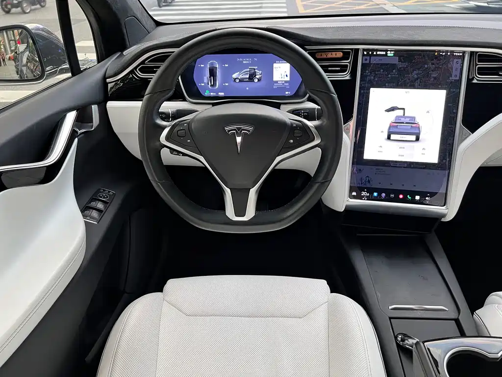 Tesla Model X — миниатюра 8