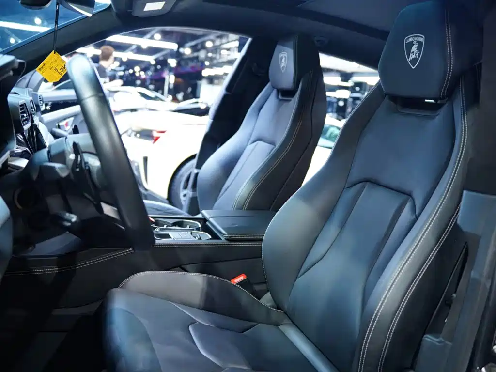 Lamborghini Urus — миниатюра 18