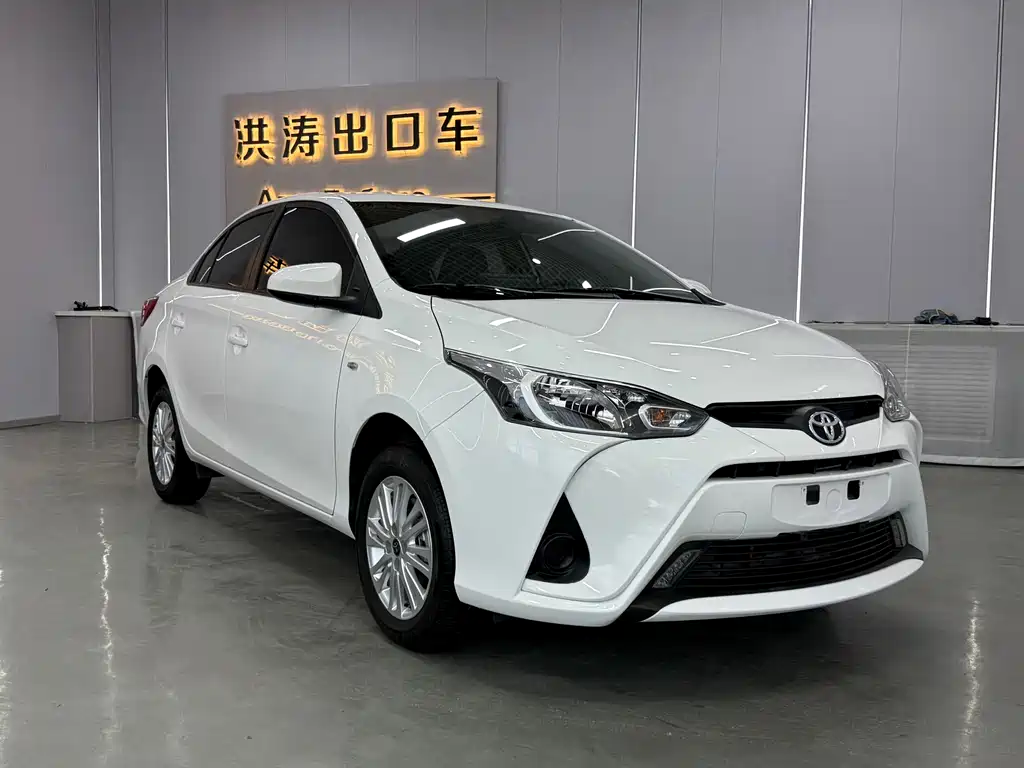 Toyota Yaris L - фото 2