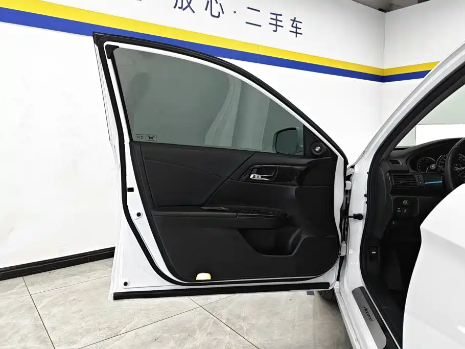 Honda Accord — миниатюра 7
