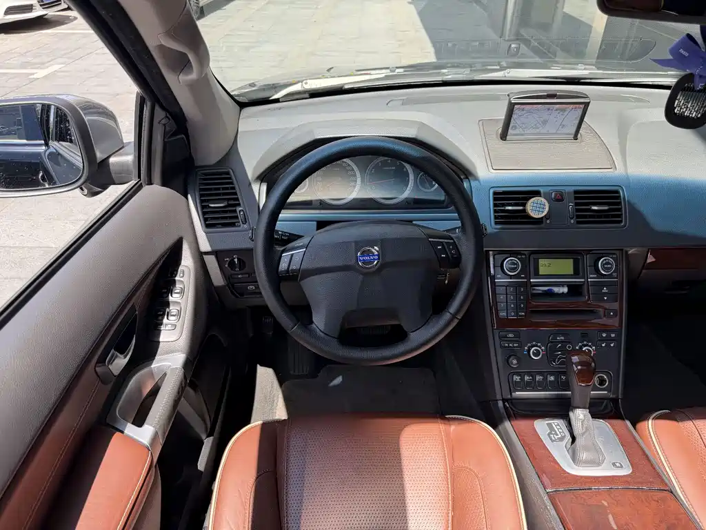 Volvo XC90 — миниатюра 10