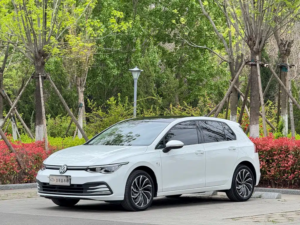 Volkswagen Golf 2025