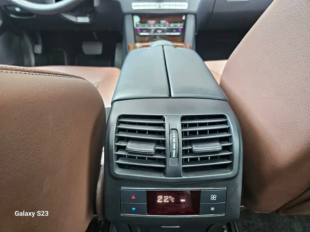 Mercedes-Benz E-Class — миниатюра 17