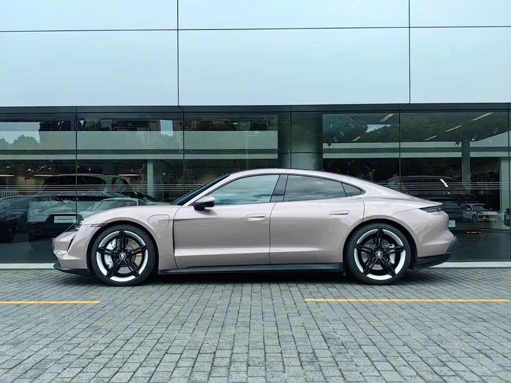 Porsche Taycan — миниатюра 2