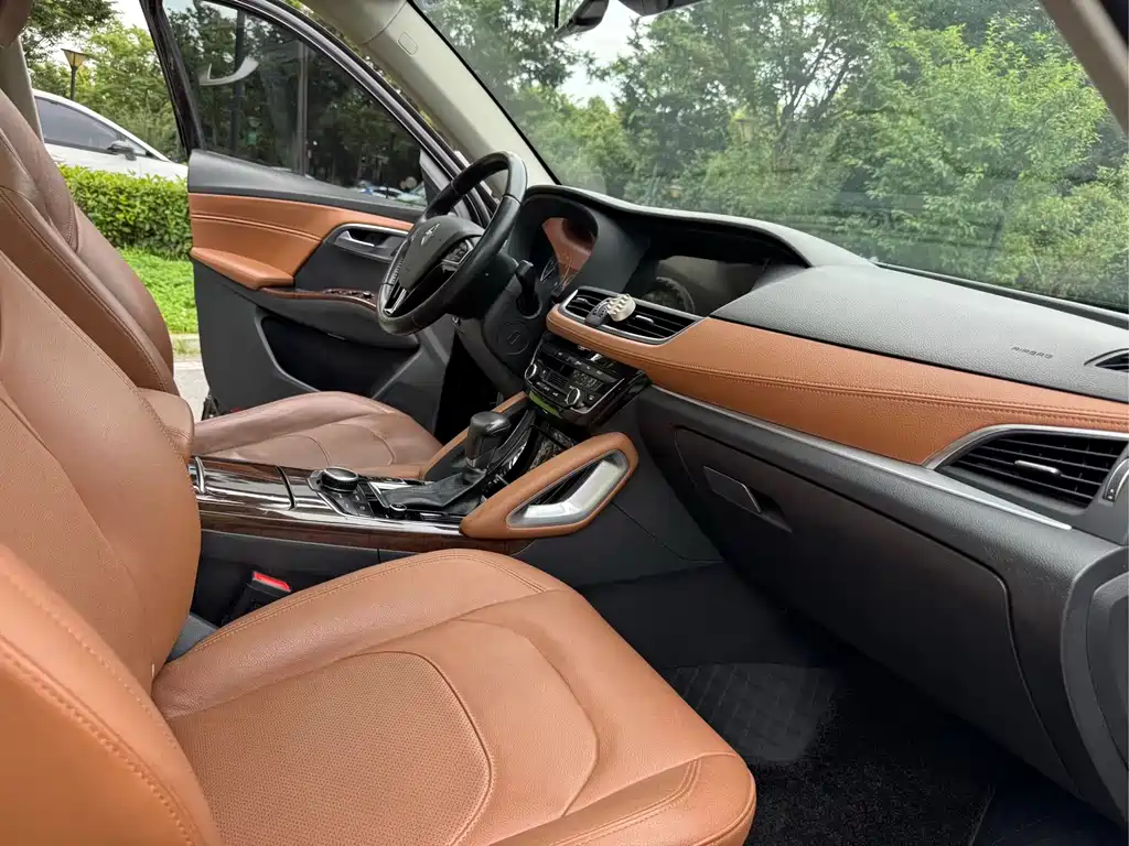 Borgward BX7 — миниатюра 10