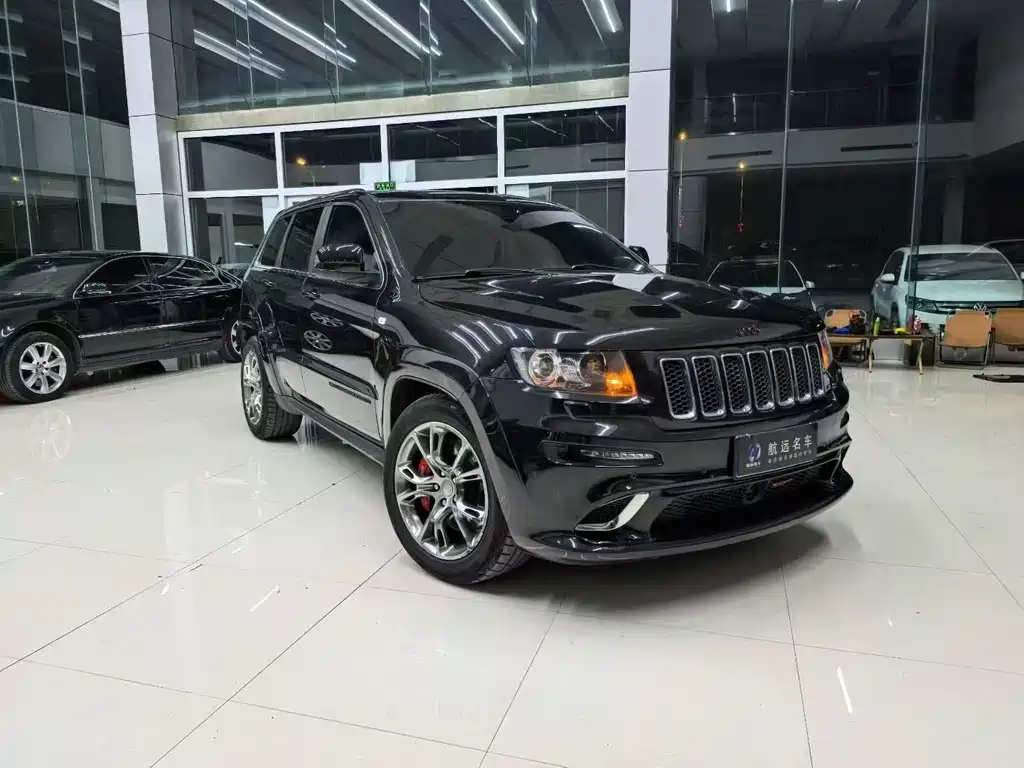 Jeep Grand Cherokee SRT — миниатюра 3