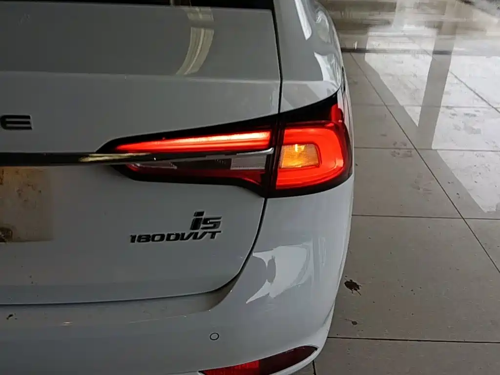 Roewe i5 — миниатюра 8