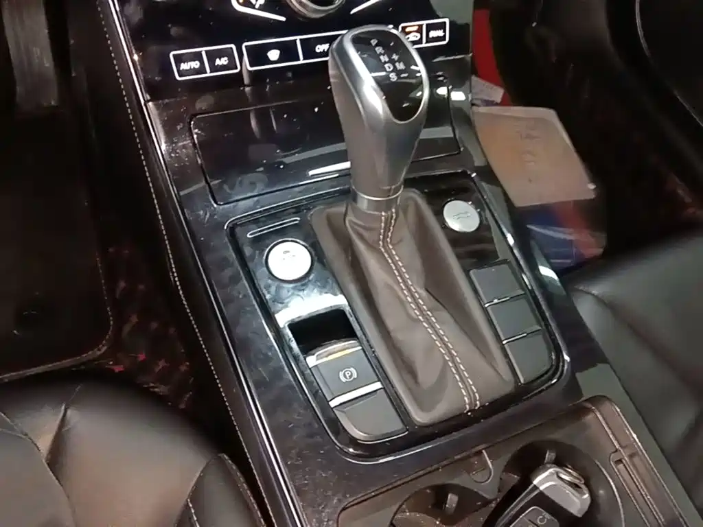 Hongqi Hongqi H5 — миниатюра 14