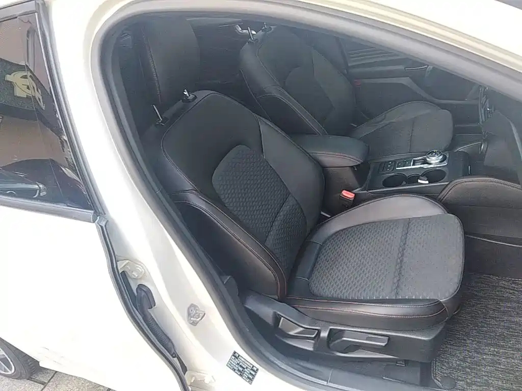Ford Focus — миниатюра 25