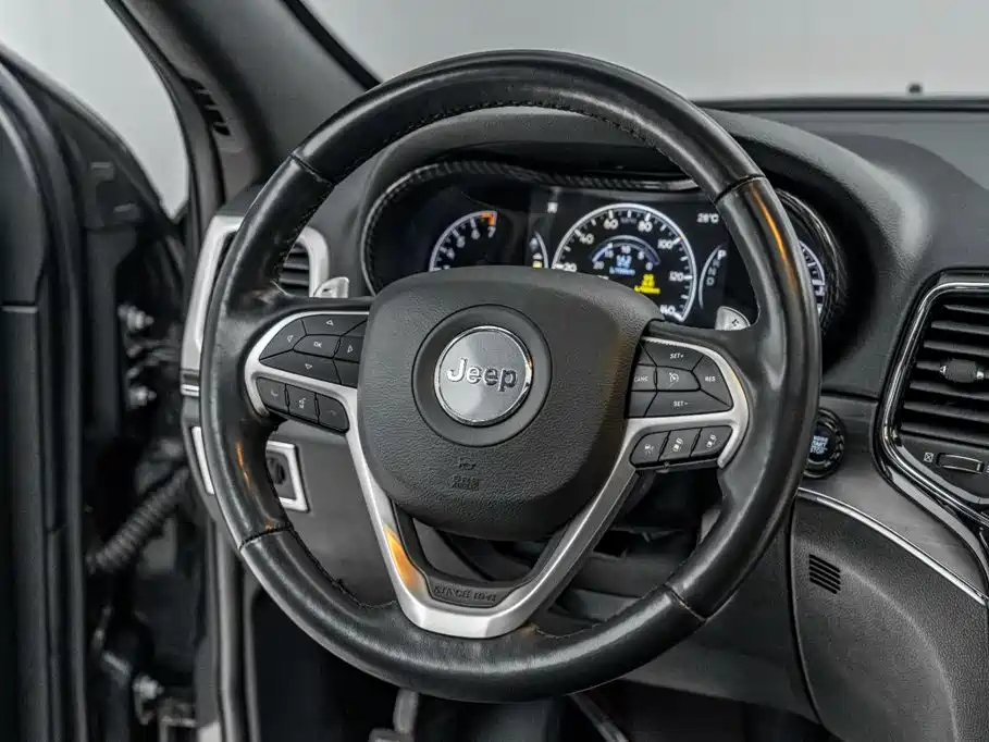 Jeep Grand Cherokee (Import) — миниатюра 30