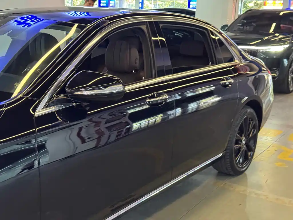 Mercedes-Benz E-Class — миниатюра 10
