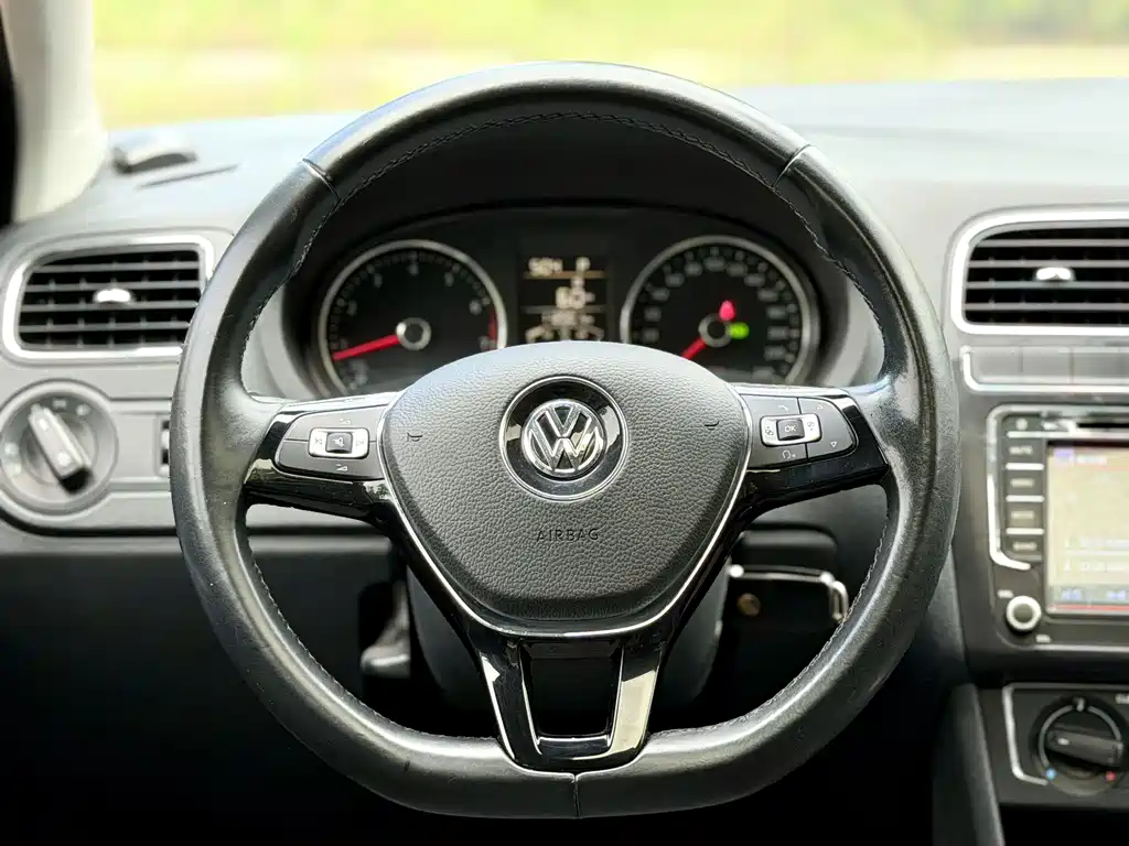Volkswagen Polo — миниатюра 12