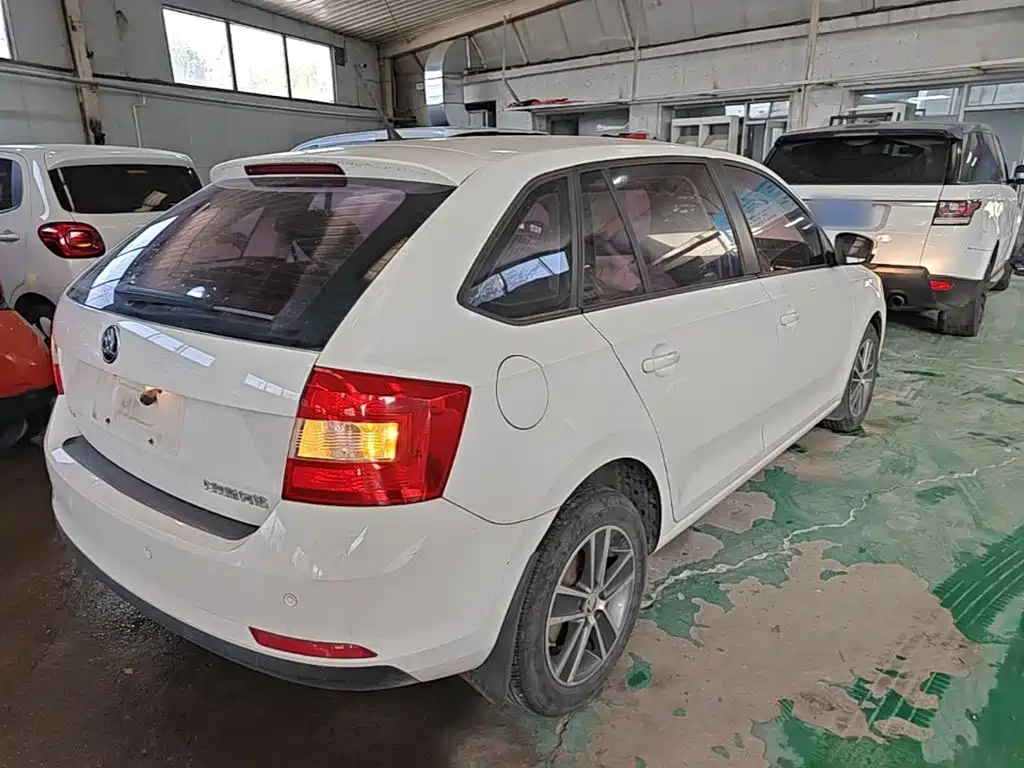 Skoda Rapid Spaceback — миниатюра 7