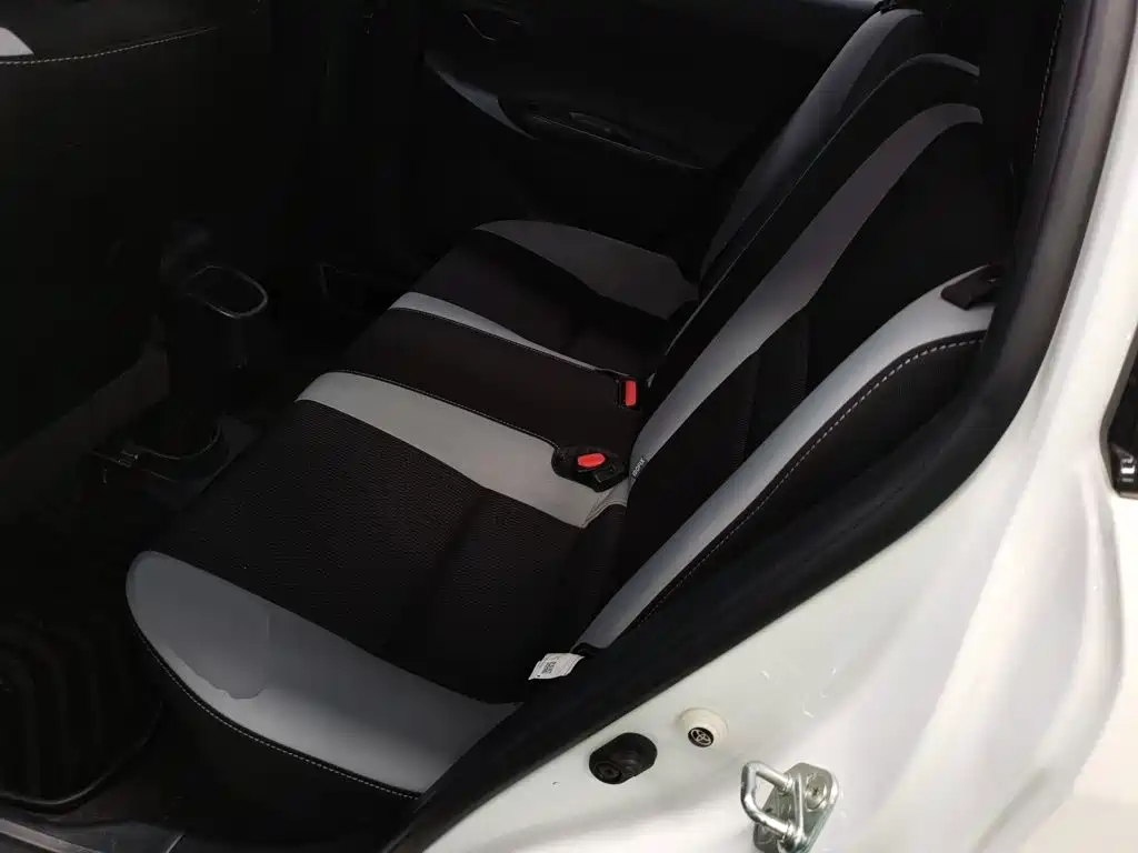 Toyota Yaris L — миниатюра 13