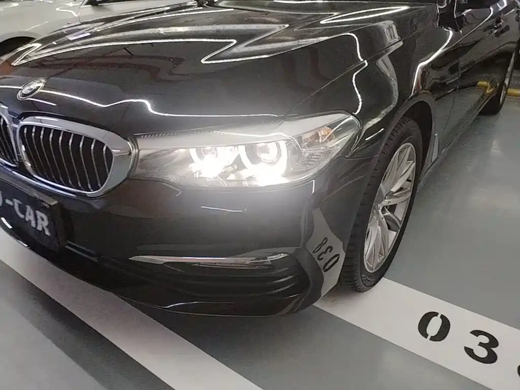BMW 5 Series — миниатюра 24