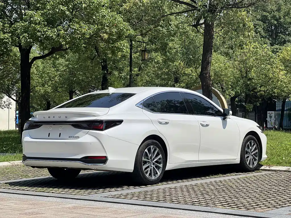 Lexus ES — миниатюра 24