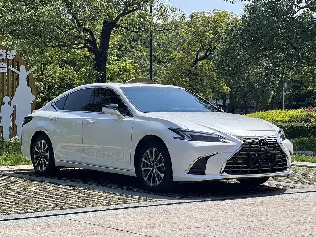 Lexus ES — миниатюра 3