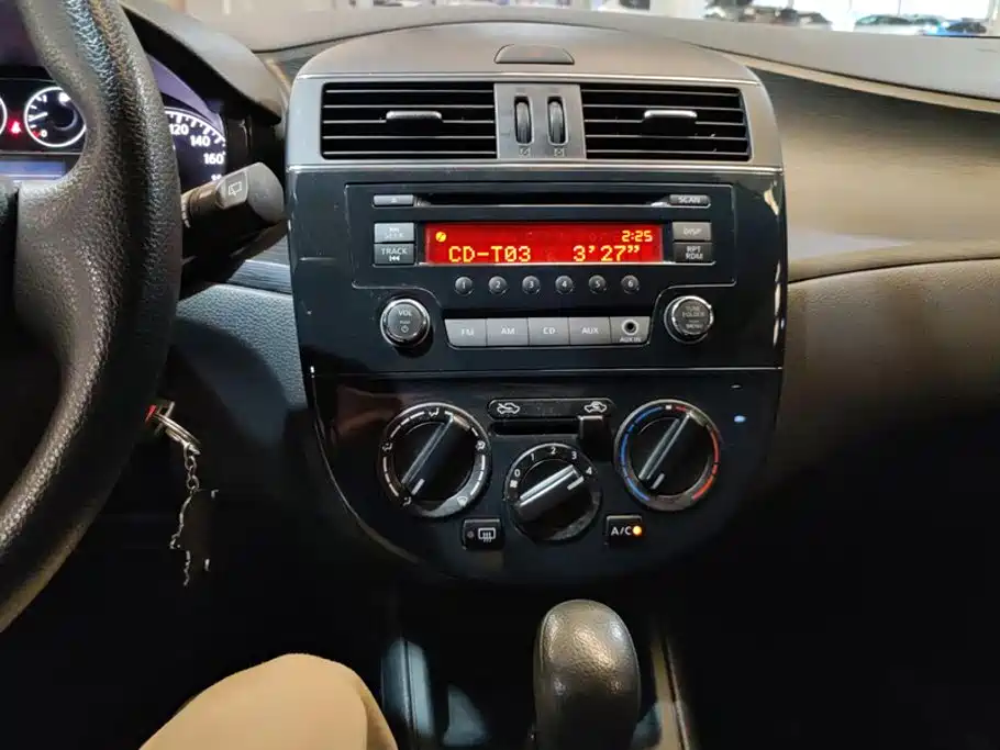 Nissan Tiida — миниатюра 13