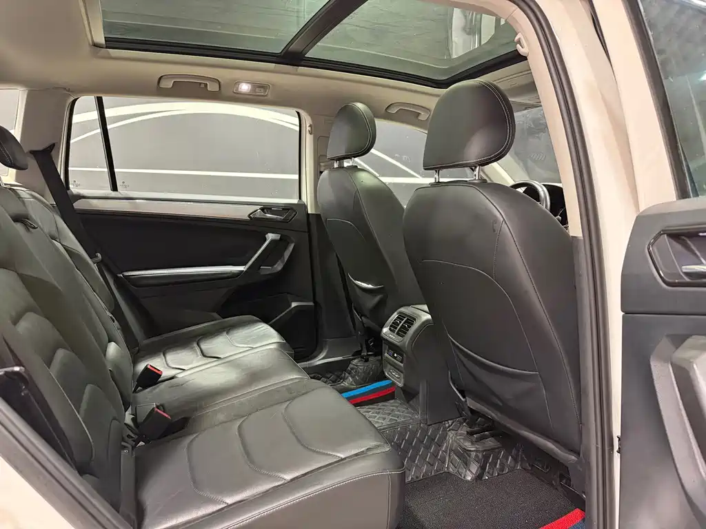Volkswagen Tiguan L — миниатюра 7