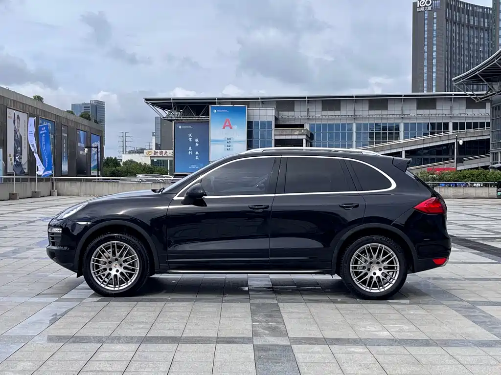 Porsche Cayenne — миниатюра 7