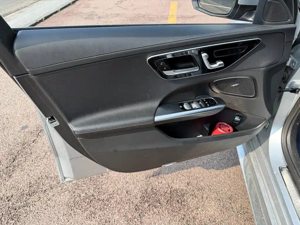 Mercedes-Benz C-Class — миниатюра 6