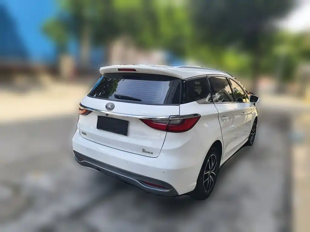 BYD MAX — миниатюра 4