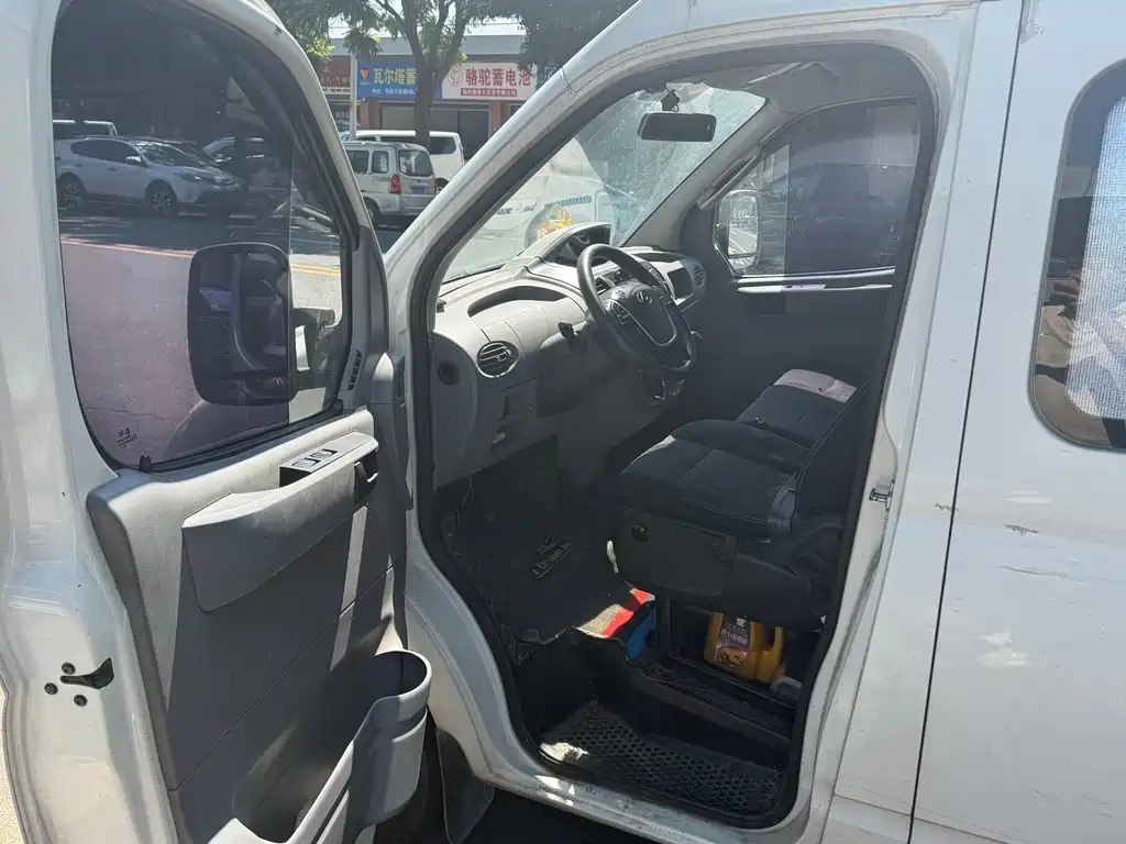 MAXUS V80 — миниатюра 13