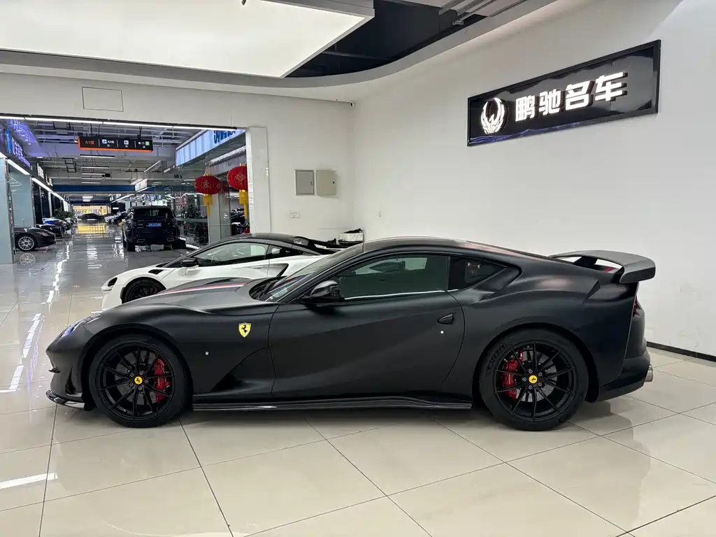 FERRARI 812
