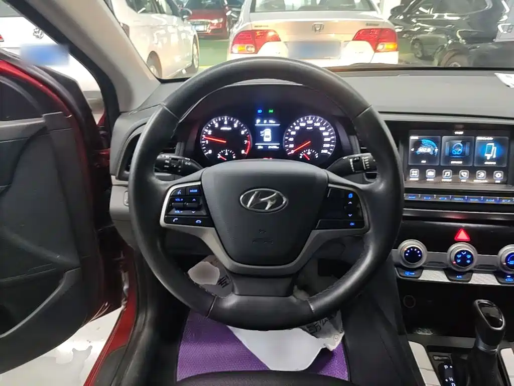 Hyundai Elantra — миниатюра 11
