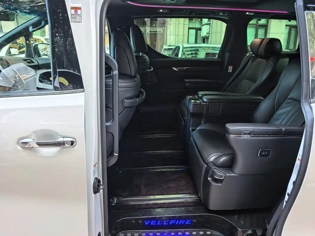 Toyota Vellfire — миниатюра 10